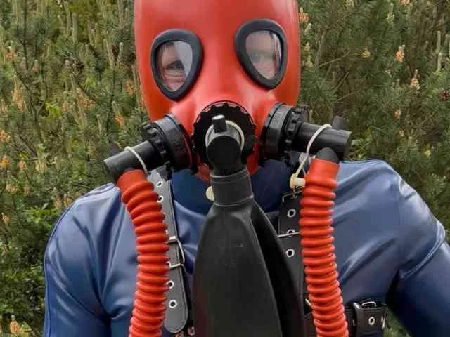 latexgasmask