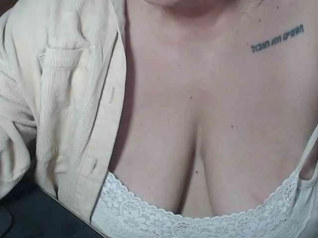 LilaCruz-tits