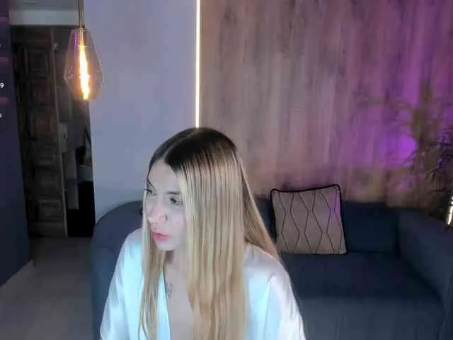 NiaHolland