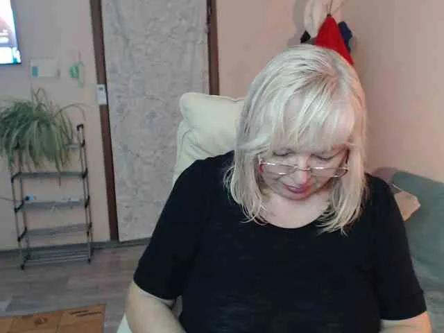 EvelynLoveShy