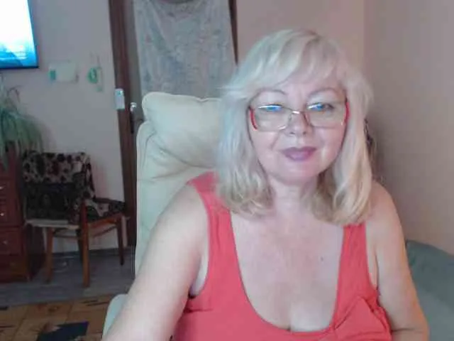 EvelynLoveShy