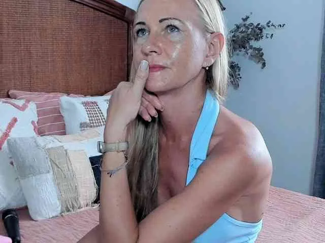 Christine_40