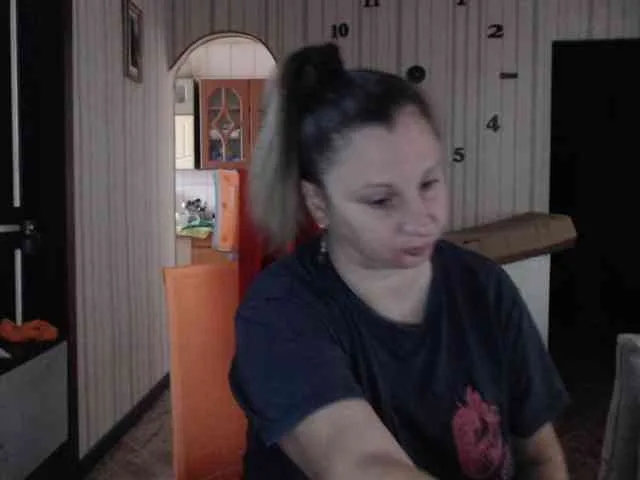 BustyBlondy