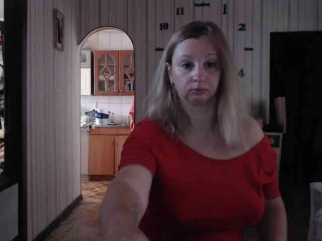 BustyBlondy