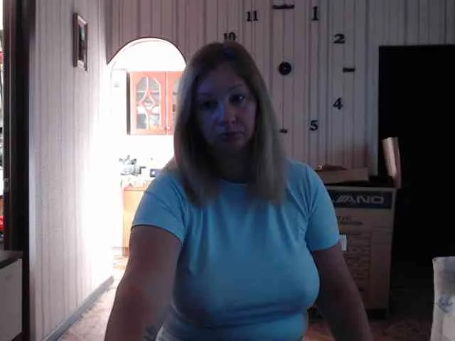 BustyBlondy