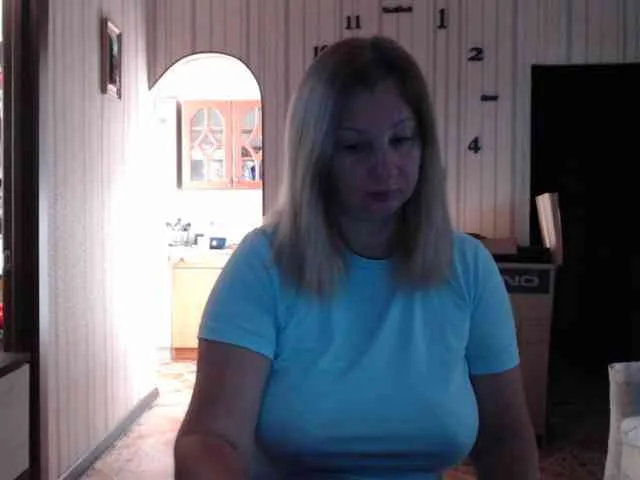 BustyBlondy