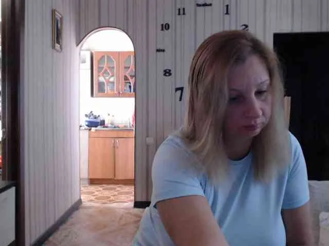BustyBlondy
