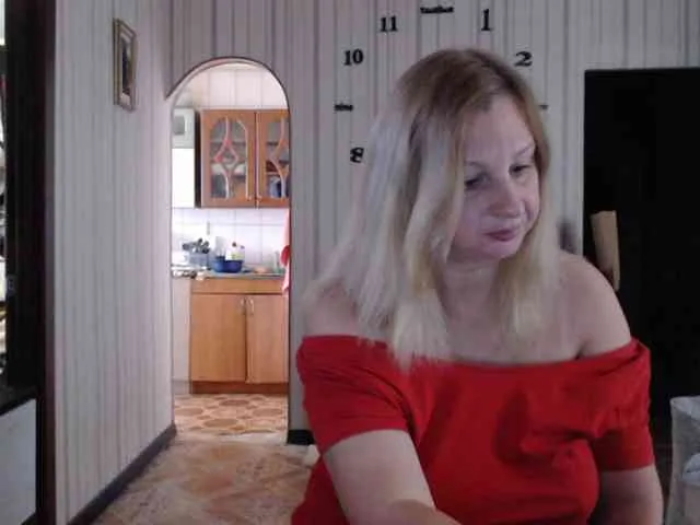BustyBlondy