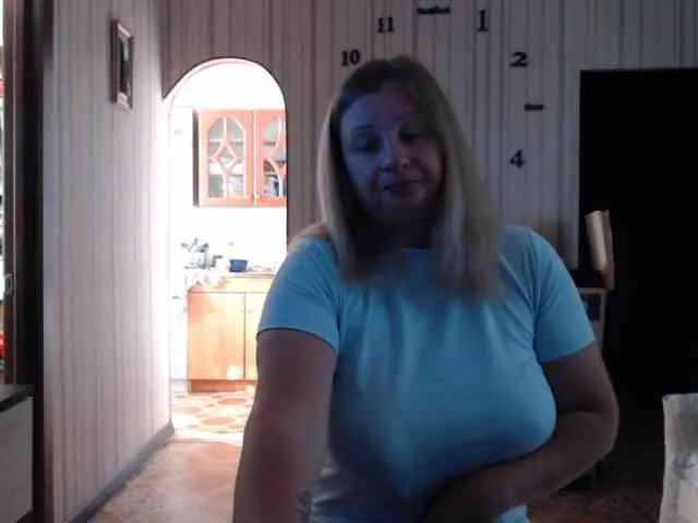 BustyBlondy