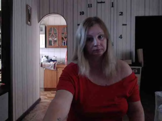 BustyBlondy