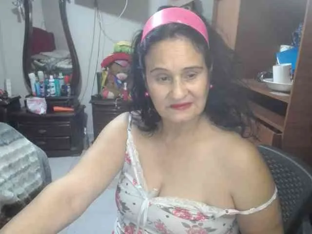 jazmin-mature