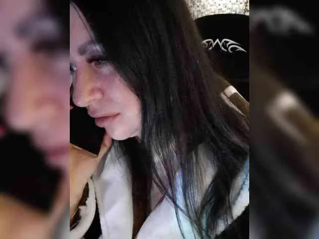 Nikoletta25