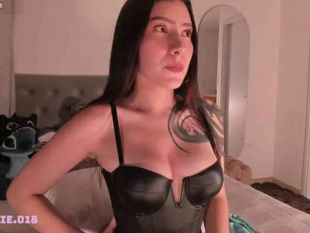 Lexie-red