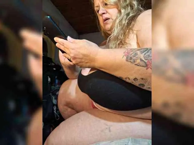 HOTBABYSUCKS1