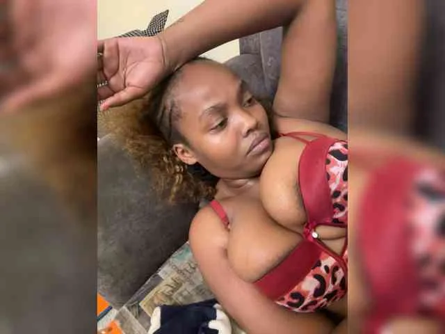 Busty-princess1