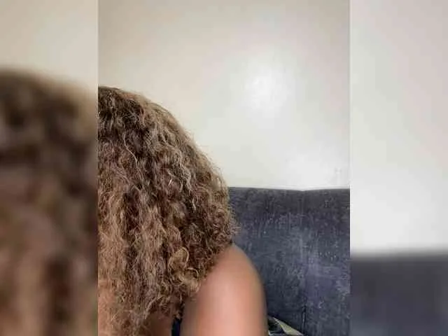 Busty-princess1