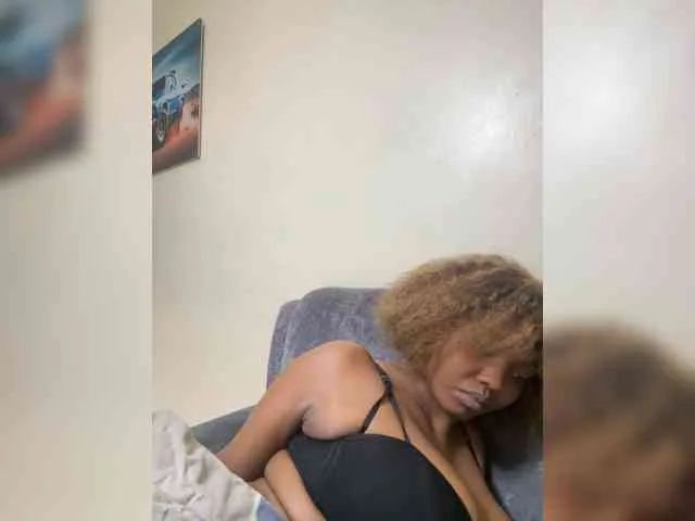 Busty-princess1