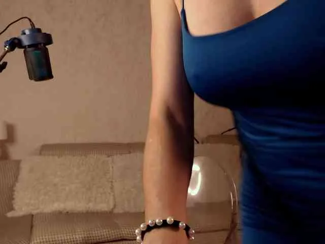 Mercedeswoman