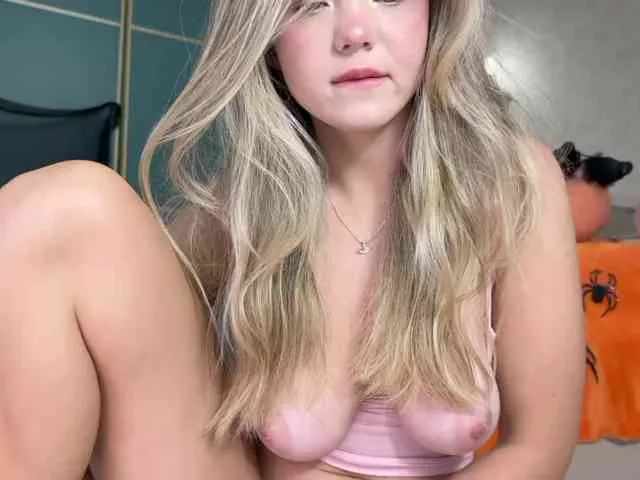 Lana_Leee