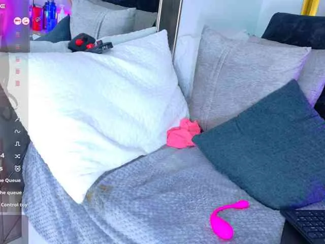 Luna-Naughty1