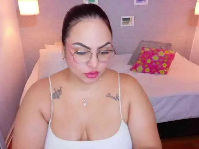 curvy-sexyvalen