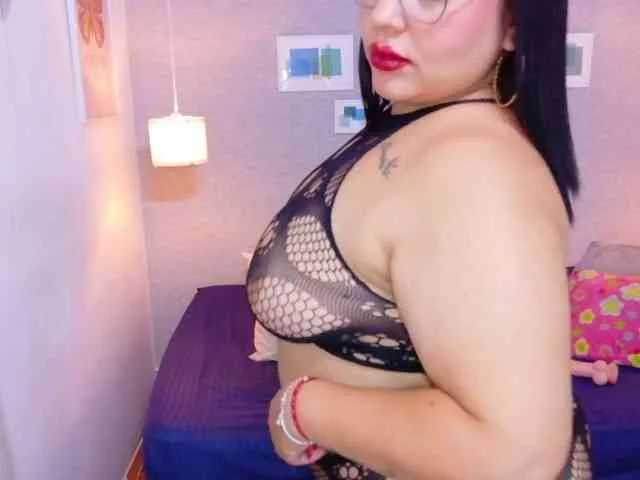 curvy-sexyvalen