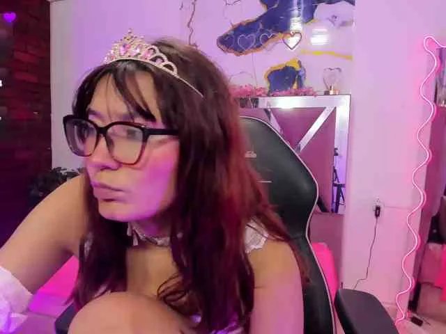 TEFFANNIA-TAY