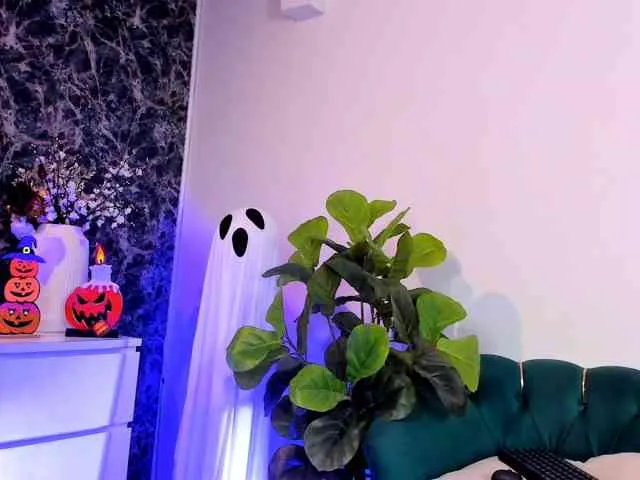 NaomiVelourX